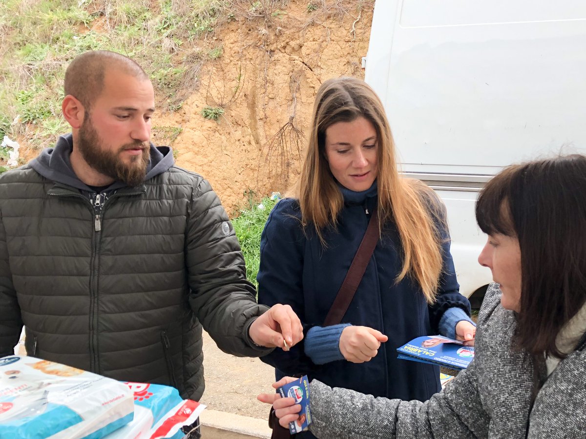 figiovanilazio's tweet photo. Stamattina presenti al mercato di #Labaro con @CalabriaTw per ascoltare i commercianti e raccontare il nostro modello di #Italia.

#RoadTo4Marzo #QUIeORA #VotaForzaItalia #VotaCalabria #CastelGiubileo https://t.co/pdUoxGilso