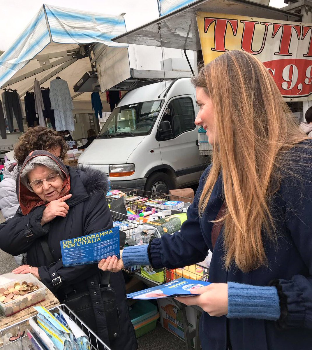 figiovanilazio's tweet photo. Stamattina presenti al mercato di #Labaro con @CalabriaTw per ascoltare i commercianti e raccontare il nostro modello di #Italia.

#RoadTo4Marzo #QUIeORA #VotaForzaItalia #VotaCalabria #CastelGiubileo https://t.co/pdUoxGilso