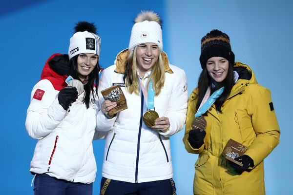 TeamVeith's tweet photo. Congratulations to these three amazing women! 💗 @TinaWeirather 🥉@anna_veith 🥈 Ester Ledecka 🥇 https://t.co/KtjgYquQLD