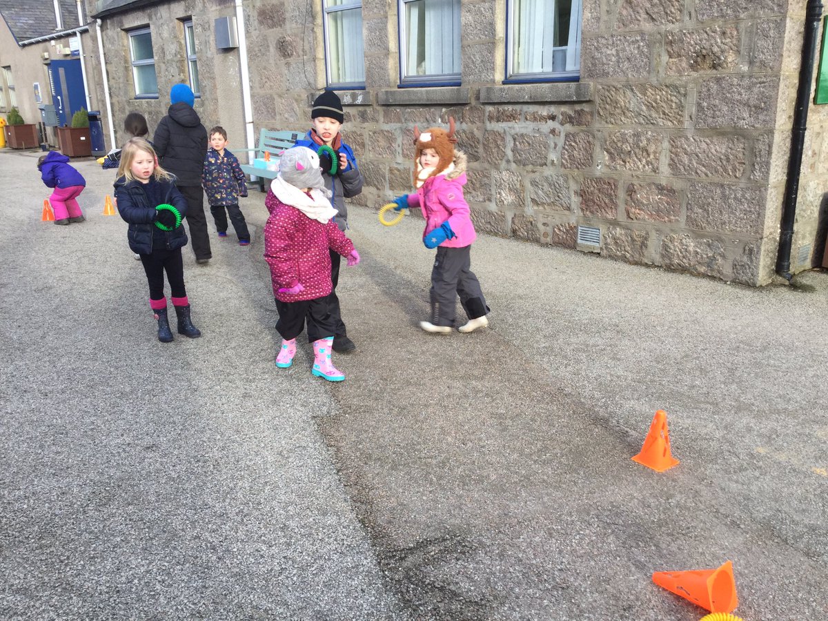 BanDevPS's tweet photo. Outdoor leaning for P1/2/3 on Friday. #workoutcards #activegames #fun #teamwork #fun 🙂⭕️ https://t.co/0zSbehMwpj