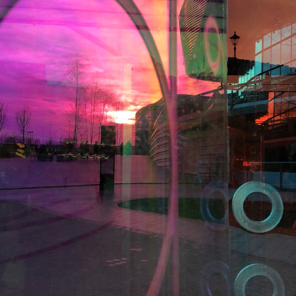 jenniferraw's tweet photo. The Festival of Light was also a great colourful delight! Managed to catch these iridescent walls at sunset #letlightinwq @westquay #southampton https://t.co/orCXDBIe3W