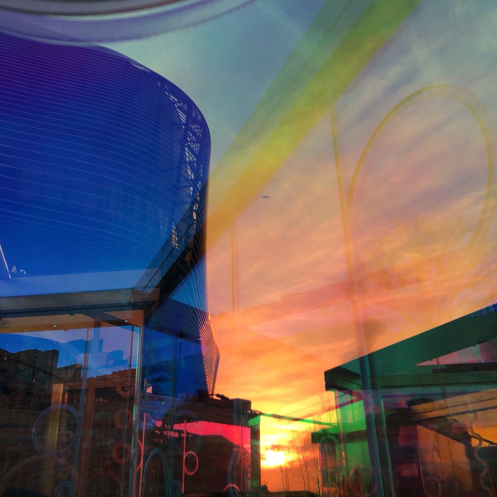 jenniferraw's tweet photo. The Festival of Light was also a great colourful delight! Managed to catch these iridescent walls at sunset #letlightinwq @westquay #southampton https://t.co/orCXDBIe3W