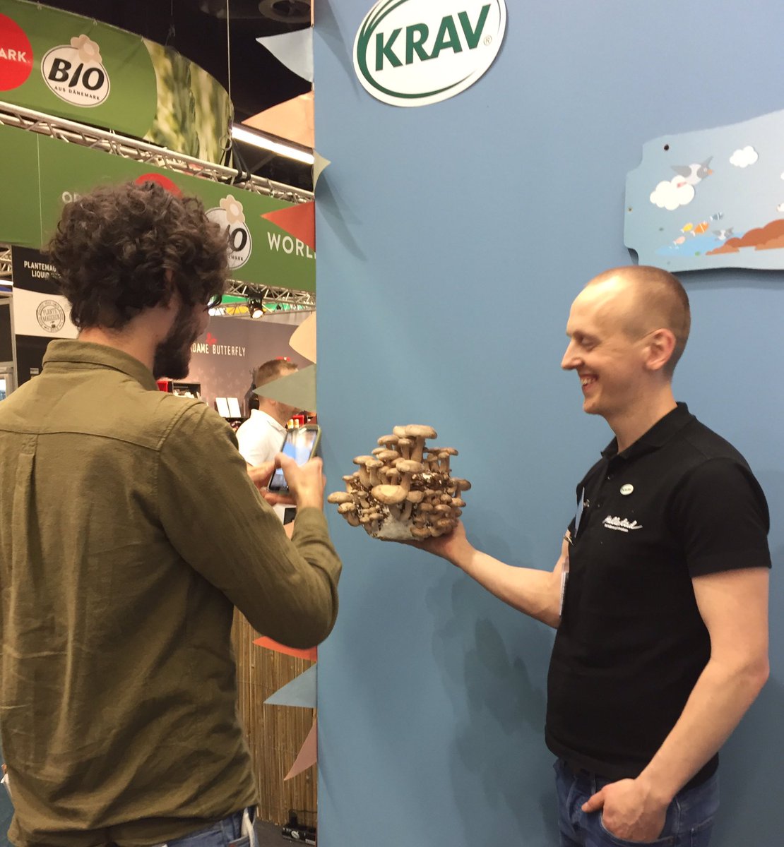 KRAVmedia's tweet photo. Troligtvis mässans mest fotade svampar från @hallestadsvamp #Biofach #KRAV https://t.co/MW7rFT7eXb