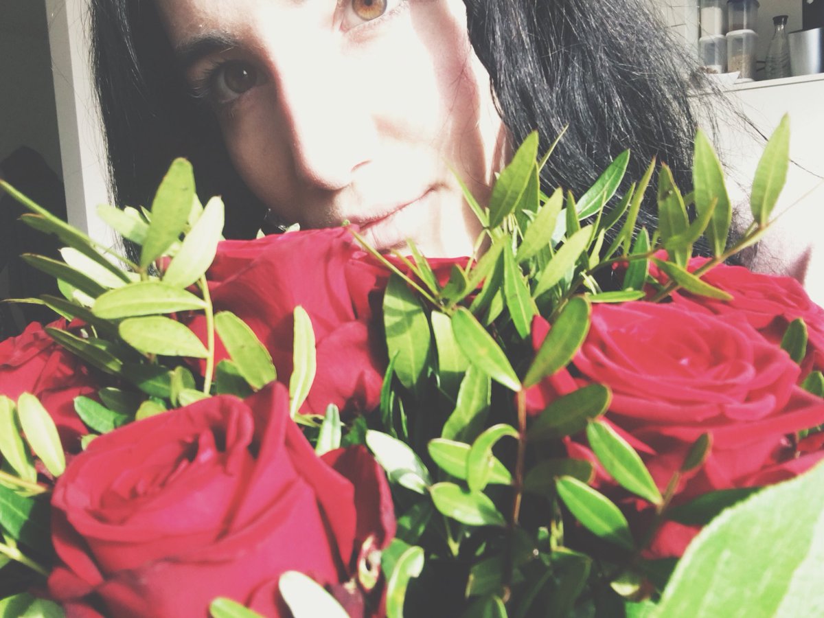 JodieCalussi's tweet photo. Kleine Überraschung bekommen😍🌹 @rewinside https://t.co/YhSpozVgcm