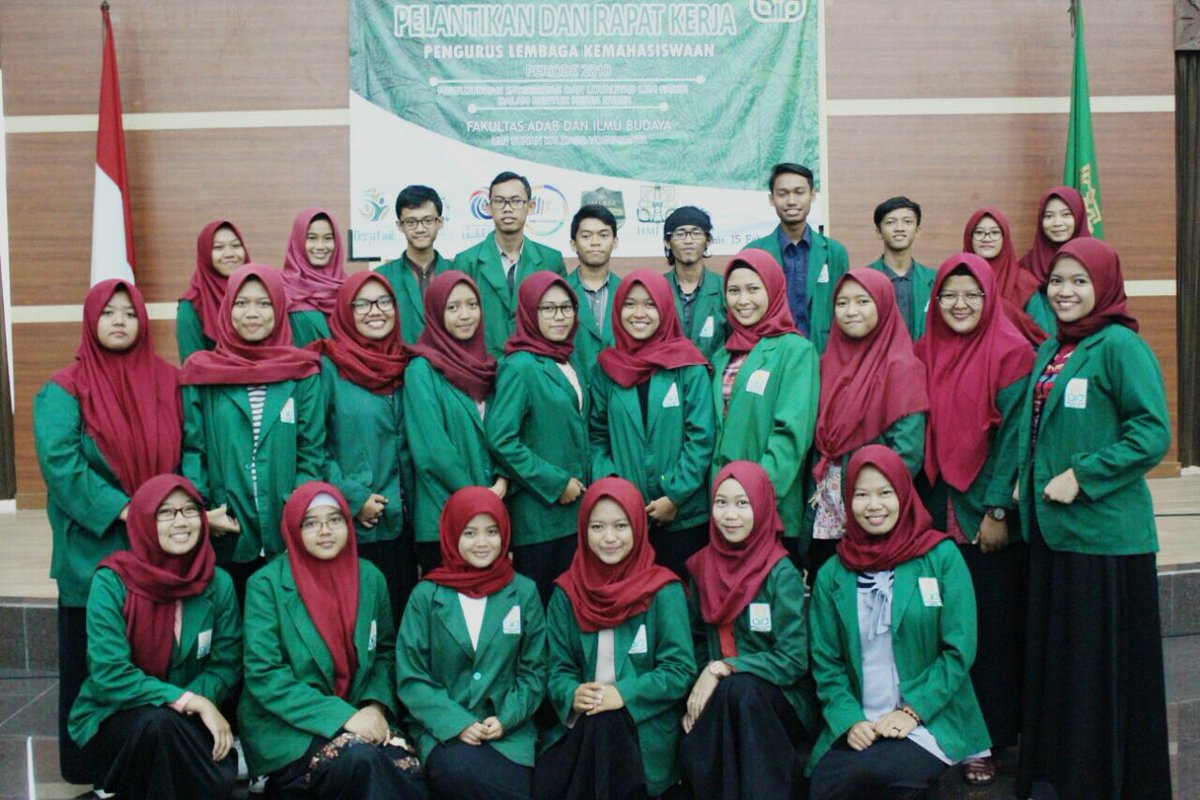 hmpsip_uinsuka's tweet photo. [15.02.2018] Pelantikan dan Rapat Kerja Lembaga Kemahasiswaan Fakultas Adab dan Ilmu Budaya - UIN Sunan Kalijaga Yogyakarta.

In frame: Pengurus Himpunan Mahasiswa Jurusan Ilmu Perpustakaan 2018

#HMJIP #UINSUNANKALIJAGA #MAHASISWAIP #SALAMLITERASI https://t.co/myAFiX7CcY
