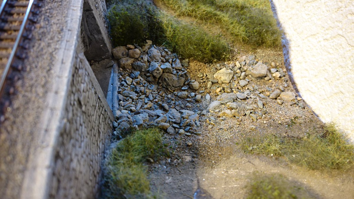 NModellbahn's tweet photo. Ein neues Bachbett für unser Testdiorama
Demnächst bei https://t.co/H9Rd04mo0f
#NModellbahn #MOBA #deeppourwater #Nscale https://t.co/peUbMH3iTJ