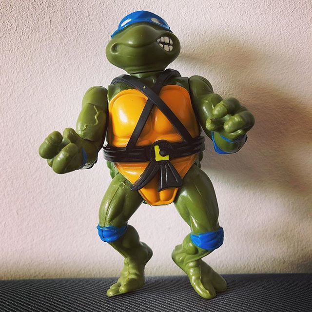 Legolas's tweet photo. J'ai racheté un jouet de mon enfance ! Je les avais tous ! #TortuesNinja #1988 #minikif #figurine https://t.co/fxhJ2e7QWO https://t.co/Orot9iXBpc