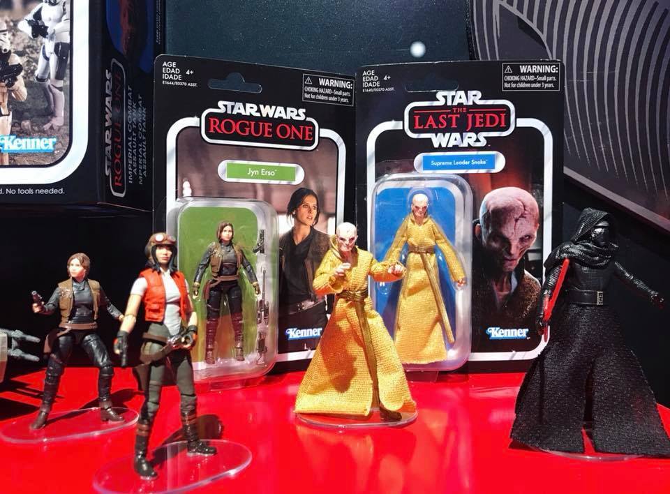 astroworksbcn's tweet photo. Ay, esos nuevos cartones de la #StarWars #VintageCollection de #Hasbro... Alguien no se estudió bien el libro de estilo de #Kenner y las proporciones están bastante "p'allá"...😣 #chapuza #cardback #customisbetter https://t.co/QIAbDgeOzC
