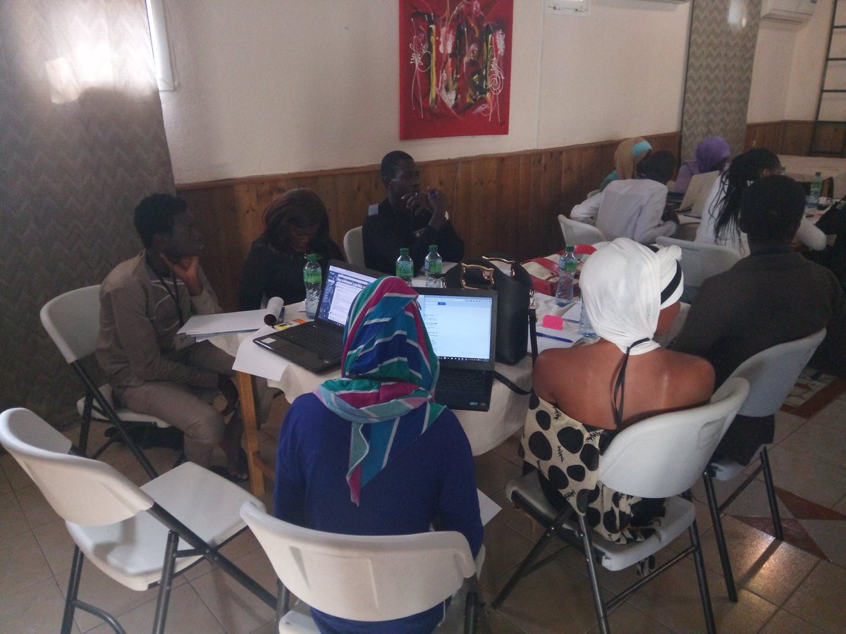 bassgassama's tweet photo. Atelier de renforcement de capacité des jeunes sur la Clarification des Valeurs sur les Droits en santé sexuelle et de reproduction #DSSR organisé par @ASBEFSN 
@IPPFAR 
#Idecide https://t.co/omgCvnLLAY