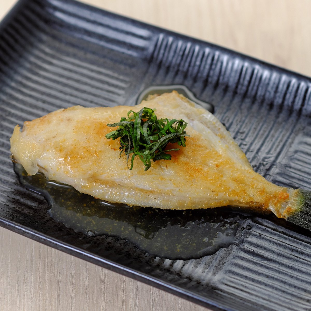 こまみね Co Jp 青森県泊産かわはぎのムニエル 青森県泊産のかわはぎに 小麦粉を軽くまぶしてソテー 刻んだ大葉等を添えたら 駒嶺商店の うにだれ をひとかけして出来あがり T Co Ooplsxfemp 晩酌 おつまみ 青森 駒嶺 ビール ワイン