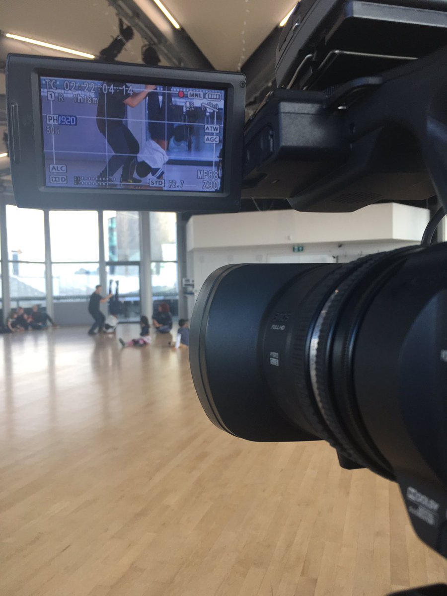 vivamagazines's tweet photo. Hip Hop beginners session is well underway @The_Lowry #freeze #DanceSampled https://t.co/AhB2BERWwp