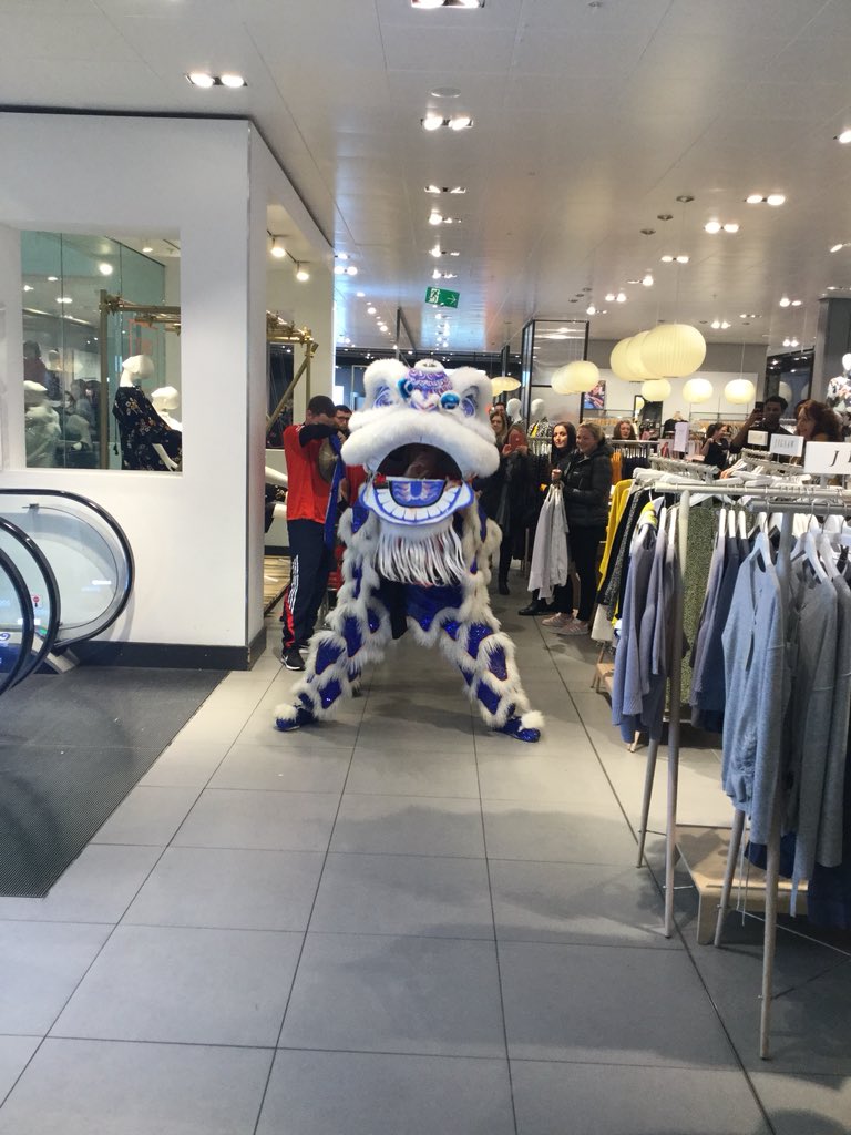 TeamBham7196's tweet photo. Celebrating Chinese New Year in John Lewis Birmingham #ChineseNewYear #johnlewisbirmingham https://t.co/u3BRgnpLxb
