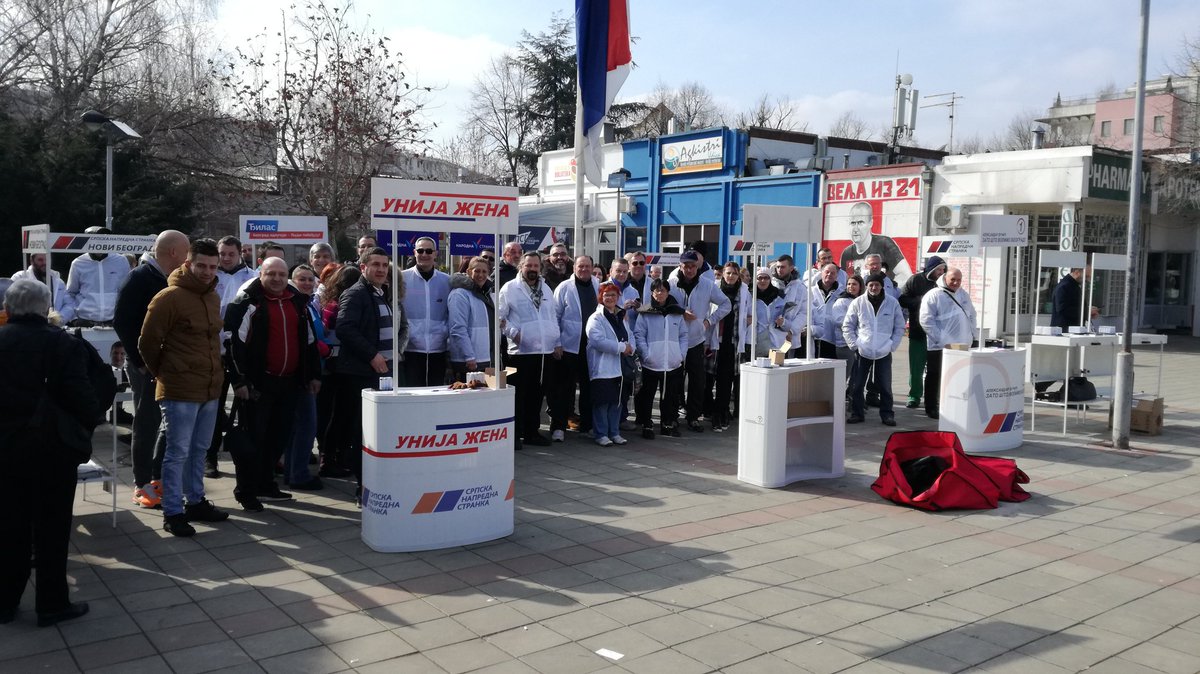 AleksPuskic's tweet photo. Evo ekipe koja nas je dan provocirala I provocirala..Nisu uspeli..Njih 40 na nas 11,boli ih broj 11  I 4 mart.Boli.... #21blok #NoviBeograd @Kihot_ex_of @pokretslobodnih @BGradonacelnik #ljudipobedjuju https://t.co/C52zySAymi