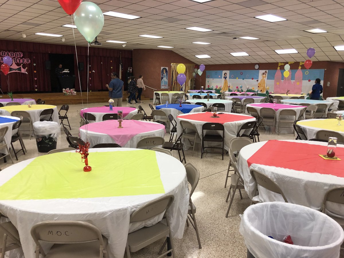 SADubberke's tweet photo. Last night was one of my favorite nights at Gray - Daddy/Daughter Dance.  Over 275 people attended. Amazing!! @GrayElemEagles https://t.co/utEPHRClW4
