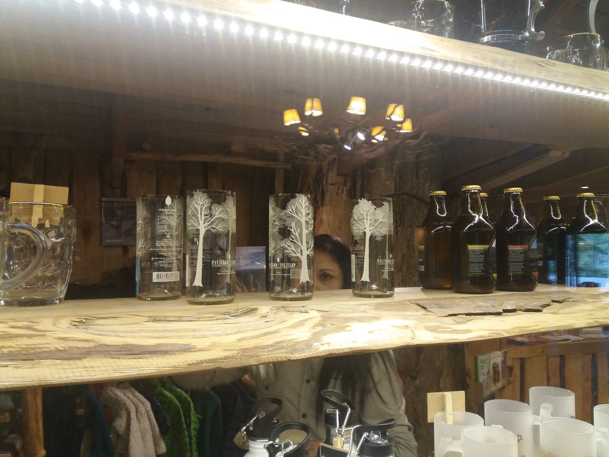 Recicla2R2's tweet photo. Con Nuestros #vasosdebotellas en @RB_HuiloHuilo , Gran Éxito a la venta en todos las tiendas de la Reserva #Recicla2 #HechoaMano #Valdiviacl .. #Feliz #Motivado #MedioAmbiente https://t.co/G6lS1Opq7x