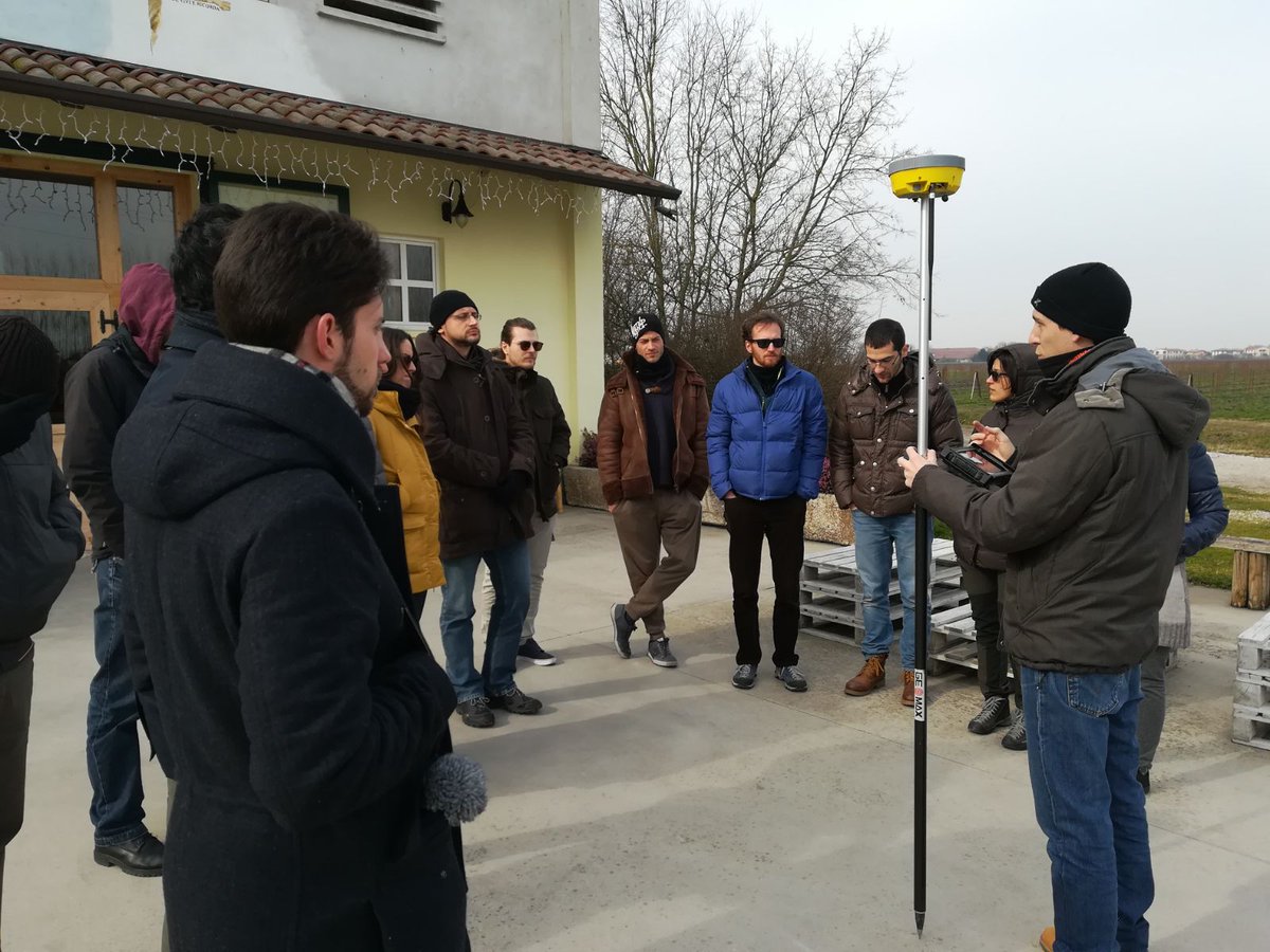 MasterGIS_Droni's tweet photo. #oggi per i corsisti del @MasterGIS_Droni  rilievo sul campo con #drone con il team di piloti di Archetipo presso la @TenutaCivrana 
#sapr #17febbraio #SaturdayMotivation https://t.co/FMcb9HR4Nb