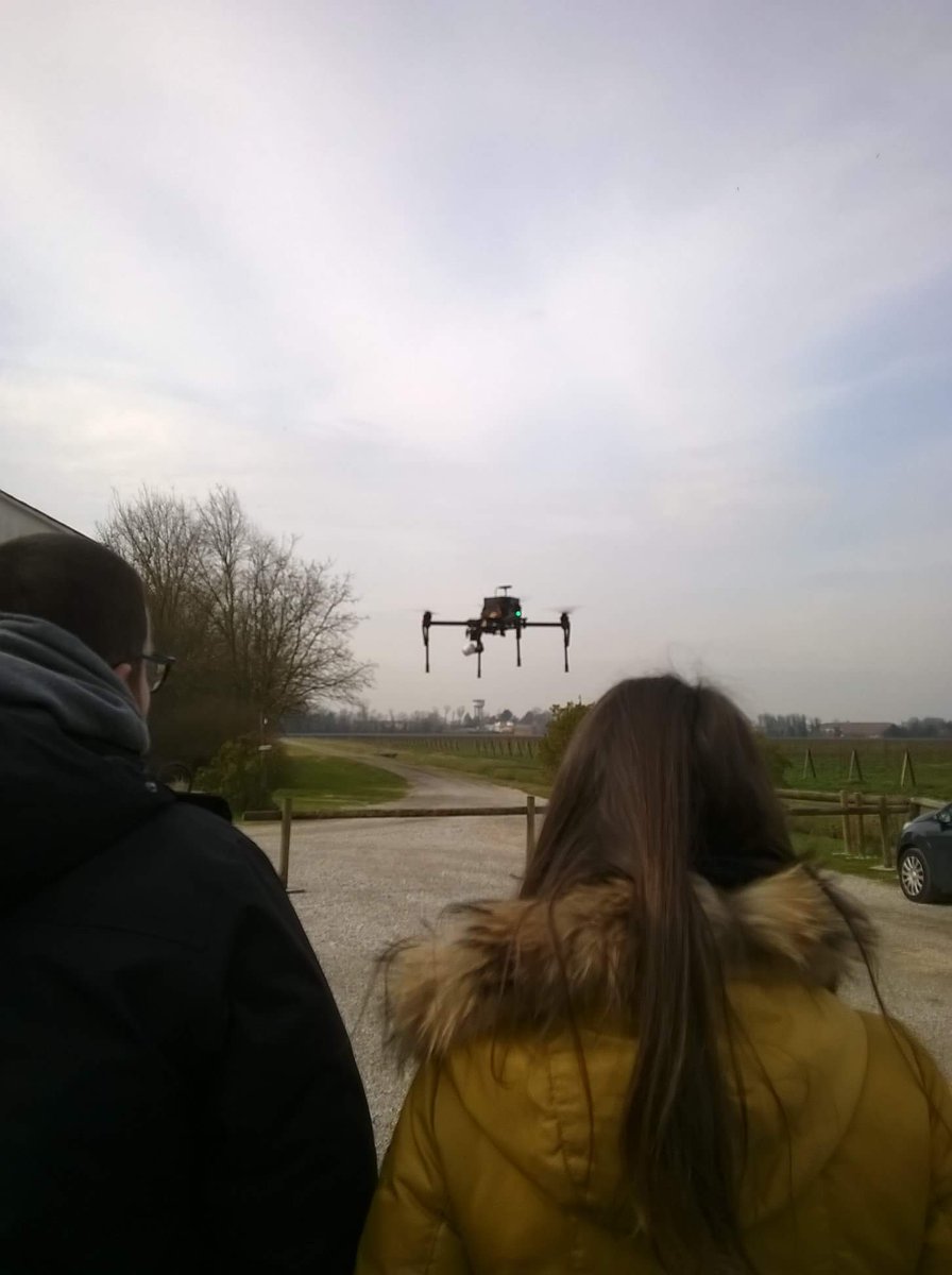 MasterGIS_Droni's tweet photo. #oggi per i corsisti del @MasterGIS_Droni  rilievo sul campo con #drone con il team di piloti di Archetipo presso la @TenutaCivrana 
#sapr #17febbraio #SaturdayMotivation https://t.co/FMcb9HR4Nb