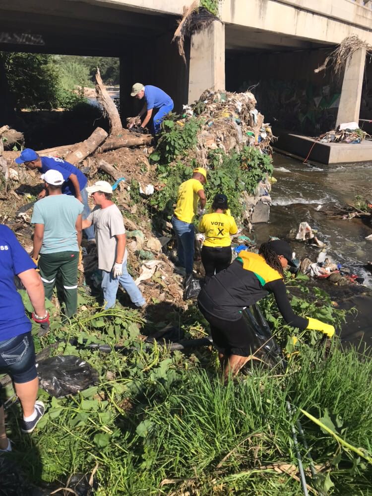 CityofJoburgZA's tweet photo. #Aresebetseng cleanup^TK https://t.co/9zeIWFY0MH