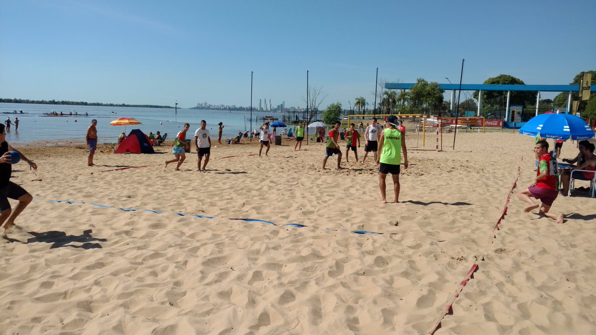 RosarioHandball's tweet photo. Con un espectacular día, ya inició el Beach Handball 2018! https://t.co/AIyCBA5aBF