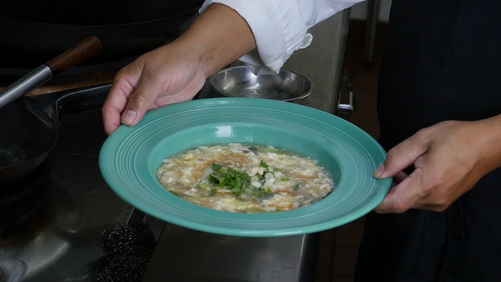ParentingKnow's tweet image. Egg Drop Soup Thai Style - Food of Thailand. Watch video: dld.bz/gvE6b