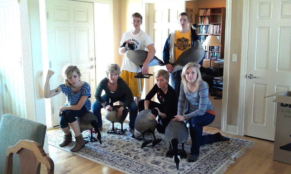 IowaSlam's tweet photo. Good morning, Saturday! Throwback picture (2011?) of @hoegh_harrison's first goose decoys--and some of the fam getting that #HuntingSpirit #GottaSupport #family https://t.co/cF16vBE0KP