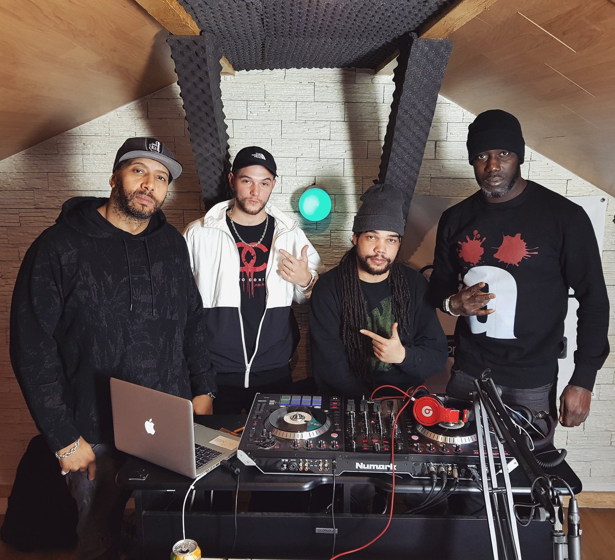 Ne manquez pas ce soir 20h-22h la rediffusion du #CouvreFeuRadioShow sur <a href="/oklmradio/">OKLM Radio</a> avec <a href="/MelanOmerta/">Melan</a> #AbandonSauvage #TentendsPasOukoi #OklmRadio #CouvreFeu