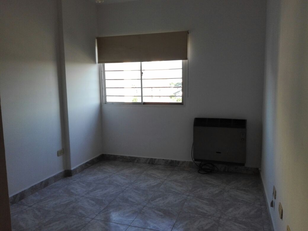 NiroInmo's tweet photo. 🔊#ALQUILER departamento🏢 2 ambientes en 📌Ramón Falcón  al 5900.
Living comedor con balcón con vista a Ramón Falcón, dormitorio y cocina con ventilación al frente. Baño completo.
Pintado recientemente, gran ubicación, a metros del boulevard de Falcón. https://t.co/RL2JtkEfNO