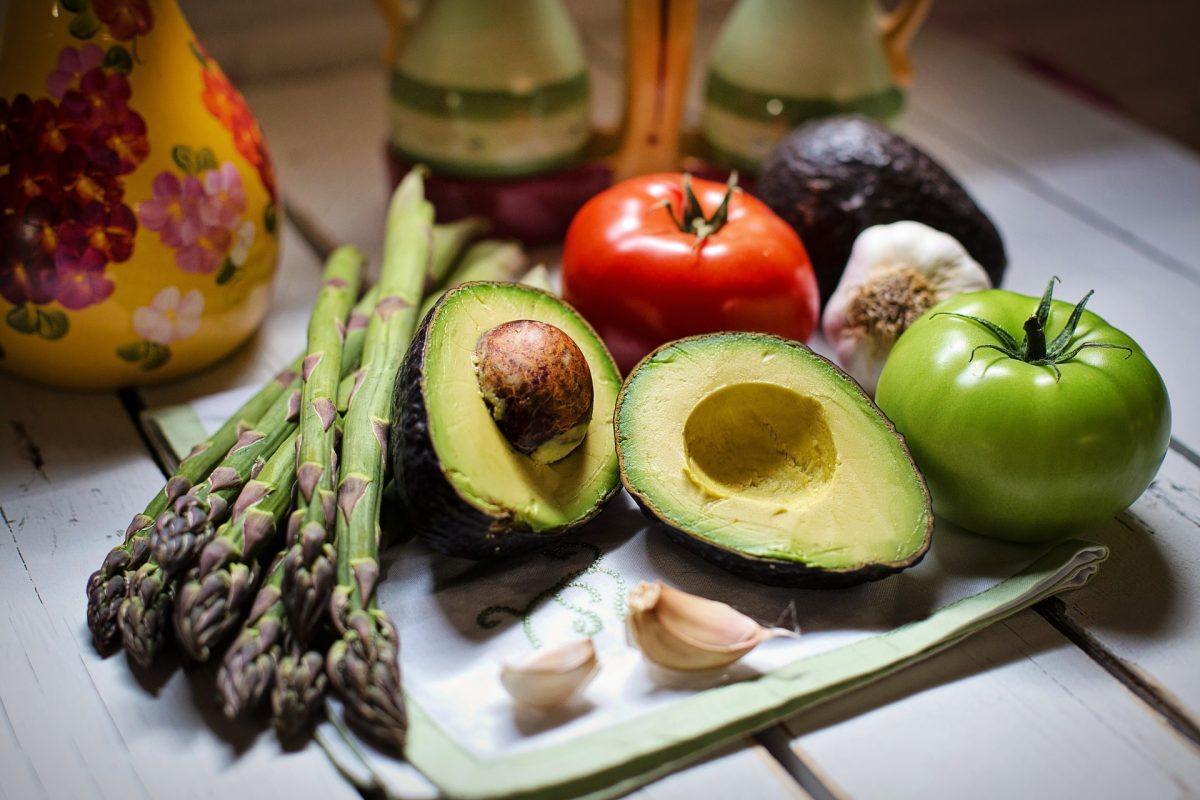 HarvardChanSPH's tweet photo. Research supports the use of the Mediterranean diet as a healthy eating pattern for the prevention of cardiovascular diseases, increasing lifespan, and healthy aging https://t.co/2Q6IHZ7xZD #HeartMonth https://t.co/fR2ka6f5QT