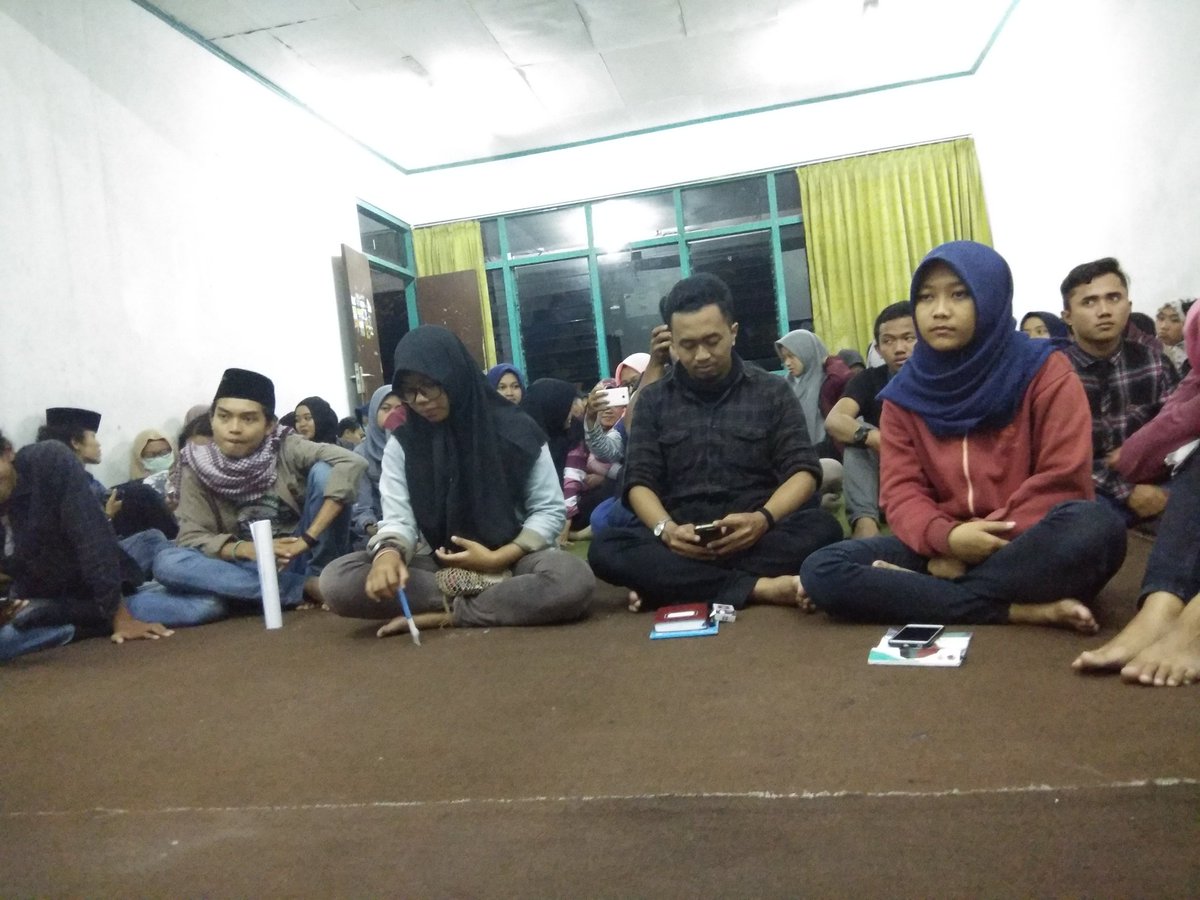 Cak_Hendris's tweet photo. Menuju Fishum terkemuka. Selamat Raker pengurus LKM yang baru. Salam progresif.
@DEMA_Fishum https://t.co/0eneBGsvNu