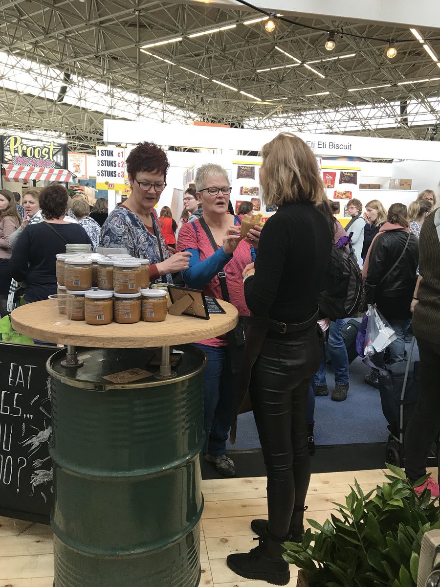 Delibugs's tweet photo. We zijn gestart! Tot op de @Huishoudbeurs 👋🏽 https://t.co/bvYkJB0Q09