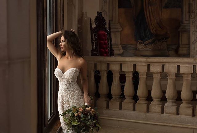 NaamaAnatBridal's tweet image. Make a statement with the a dress from our exclusive #BombshellCollection || Hair and Makeup: @wzbeautystudio | Flowers: @hautepoppiesfloral | Dress Designer: @naama_and_anat_bridal | Venue: @belladonnachapel | Wedding Dress Salon: @friscobridalboutique | Model: @taylorjeancox ||