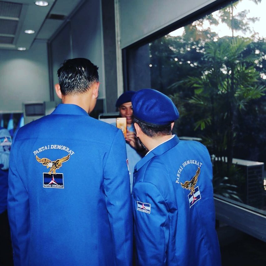 panca66's tweet image. Ini eranya anak muda memimpin. Bersama Ketua Kogasma Pemenangan Pemilu 2019 Partai Demokrat @AgusYudhoyono #AHYPanglimaPD #AHYPimpinKogasma #DEMOKRATSIAP2019