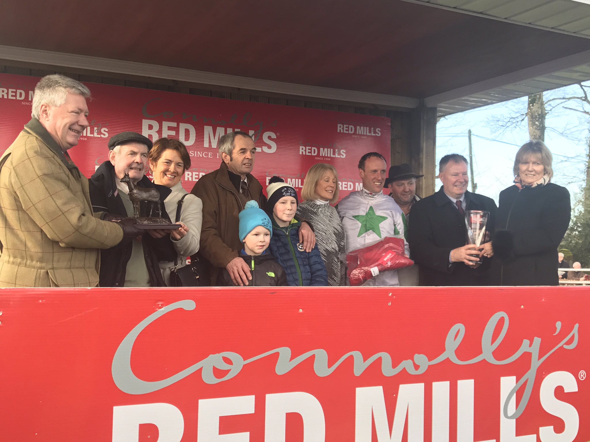 Connolly's RED MILLS on Twitter: "Presentation the #REDMILLSChase winning connections of Our Duke #REDMILLSDayAtGowranPark / Twitter