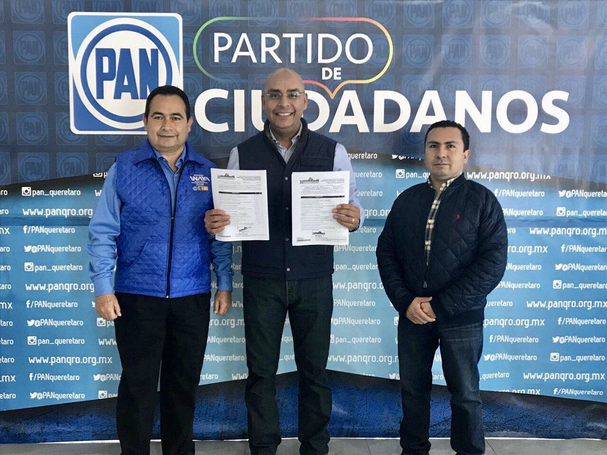 hector_sinecio's tweet photo. En exclusiva foto del #PerroDeLasDosTortas ... Perdón corrijo me dicen que es @MarcosAguilar el Pelón de las dos tortas, que negocio fuero para no irse al bote, pero no fue nada para lo que se apuntó! #Querétaro https://t.co/CBcXjF79lc