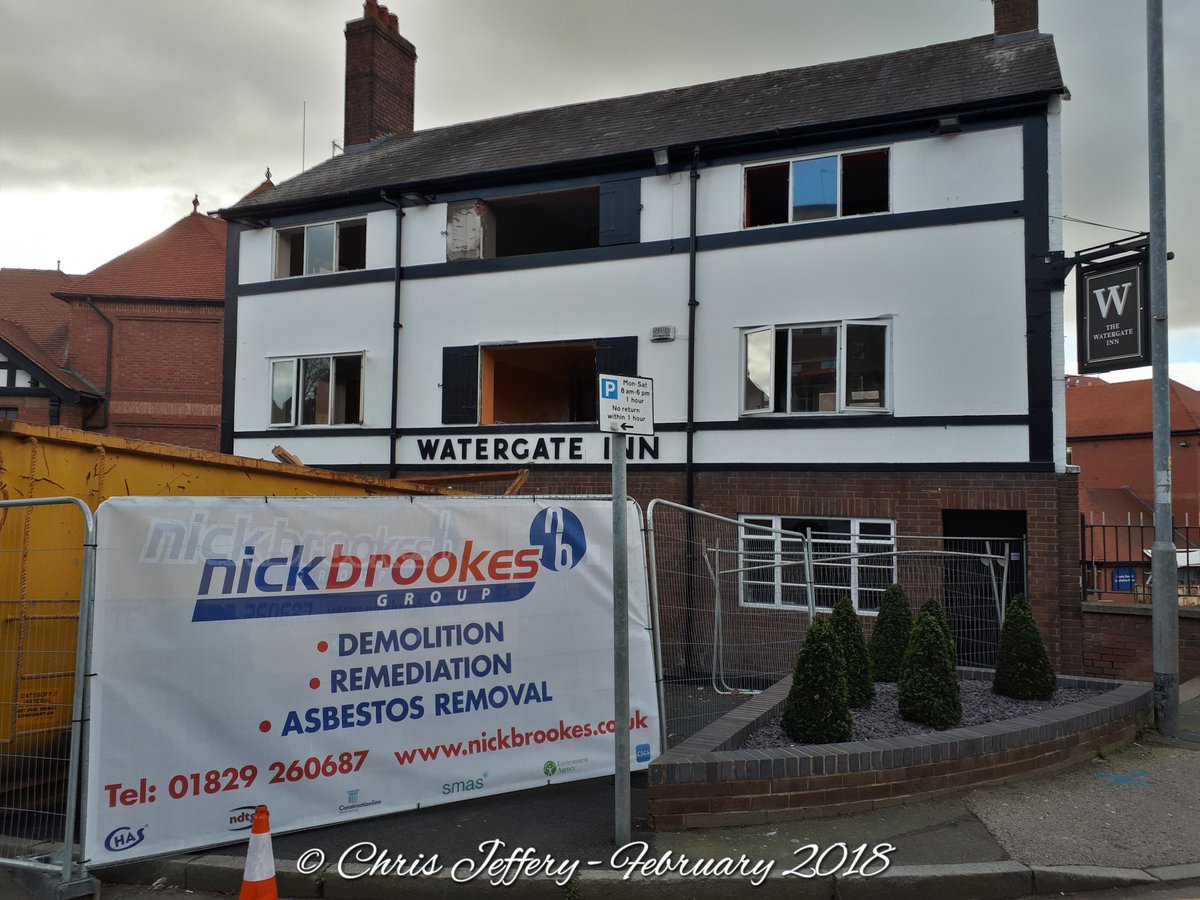 ChrisJeff888's tweet photo. @ShitChester @CAMRACaSC @sherlock1968 @ChronCarmella @chesterhealth @nickbrookesgrp End of Days for The Watergate 😢😢 
Nick Brookes Demolition on site soft stripping of internal fixtures has begun https://t.co/cAXgHM0ro5