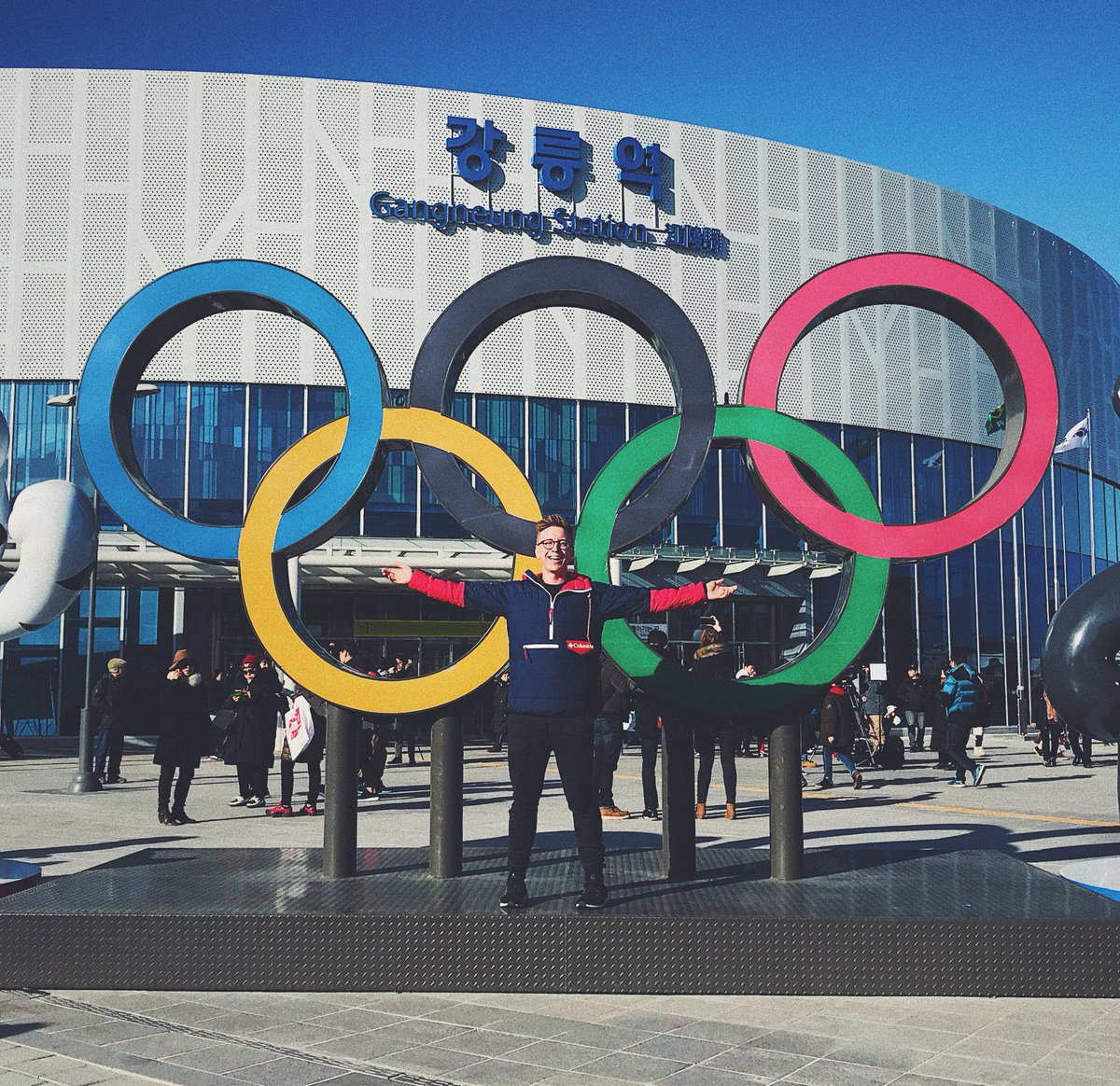 tyleroakley's tweet photo. excited to spend the next couple weeks in PyeongChang with @ProcterGamble!! i’ll be front row at the games, giggling/wiggling with #TeamUSA, &amp; exploring Korea - can’t wait to bring y’all along for the adventure!! #ad 🏅🇺🇸❄️ https://t.co/WYD2DmVpb4