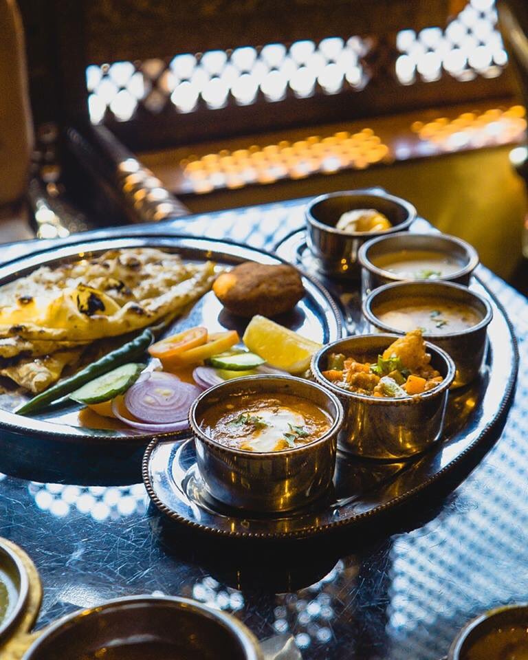 FPSBurDubai's tweet photo. “While I made my way into #AntiqueBazaar,the regal ambience &amp;soothing tunes of the Sitar player got me all worked up for an authentic Indian culinary experience.For those that have been to this place before can vouch on the quality of the food. It's finger licking good”-Yallamelo https://t.co/rtcLJYdvvo