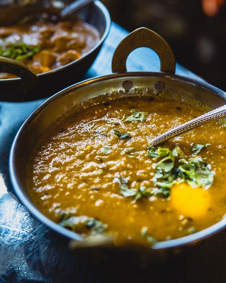 FPSBurDubai's tweet photo. “While I made my way into #AntiqueBazaar,the regal ambience &amp;soothing tunes of the Sitar player got me all worked up for an authentic Indian culinary experience.For those that have been to this place before can vouch on the quality of the food. It's finger licking good”-Yallamelo https://t.co/rtcLJYdvvo