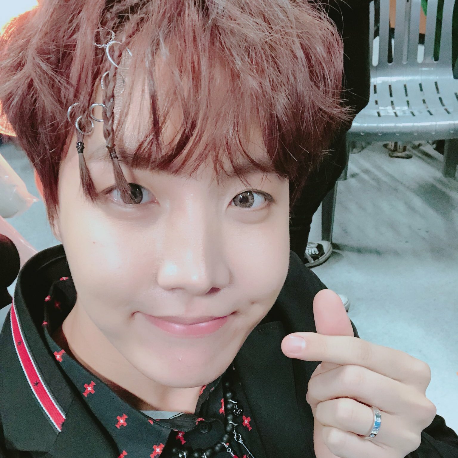 Taehyung π on Twitter: "#GoldenHobiDay @BTS_twt Happy Dayβ¦
