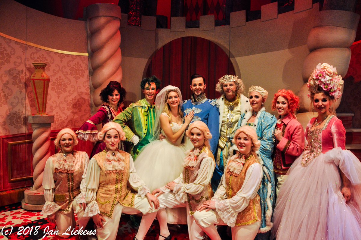 Doornroosje een musical van Deep Bridge. Een fotoimpressie van de première 
goo.gl/NTUYa5 . Info en tickets deepbridge.be/shows/doornroo… #Doornroosje #DeepBridge <a href="/ThomasVGoethem/">Thomas Van Goethem</a> <a href="/elckerlyctweet/">Theater Elckerlyc</a> <a href="/TinneOltmans/">Tinne Oltmans</a> @livkepivke <a href="/WalterBaele/">Walter Baele</a> <a href="/Laurenzh/">Laurenz Hoorelbeke</a>