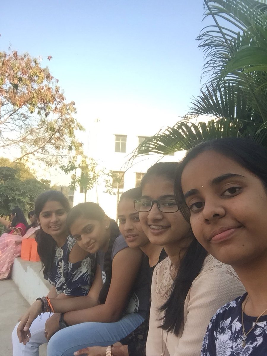 KirtiBajaj2904's tweet photo. #farewell #PORPS fun evening with friends😄 https://t.co/Du5JRUvA2Y