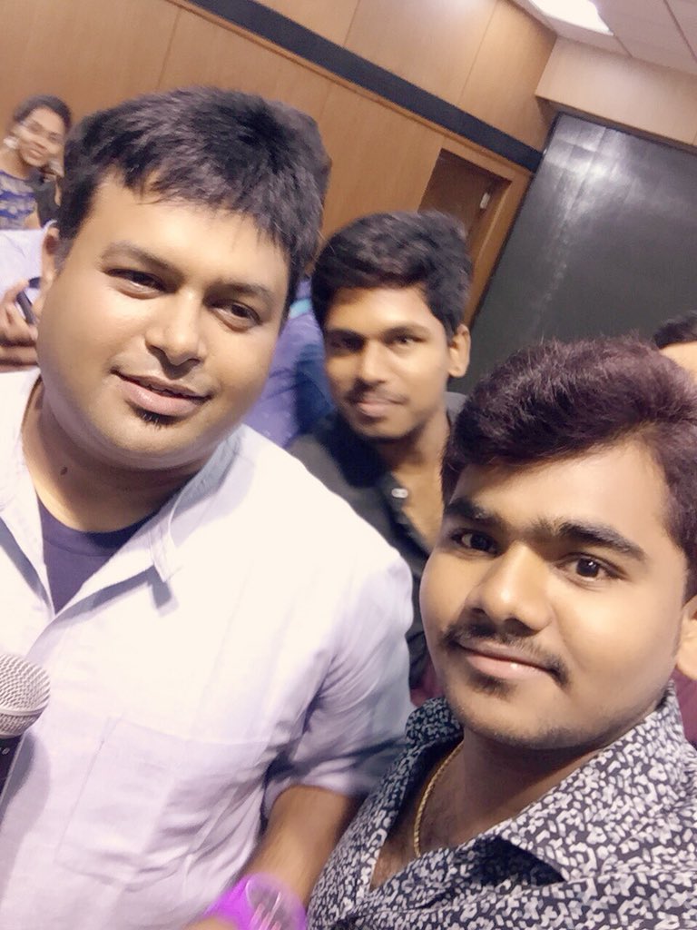 premakula1224's tweet photo. @MusicThaman sir thankyou so much you made my day.....A small movements with you which made me even more happy.....THANKYOU for visiting VIT UNIVERSITY ❤️ https://t.co/axgOtuVR6l