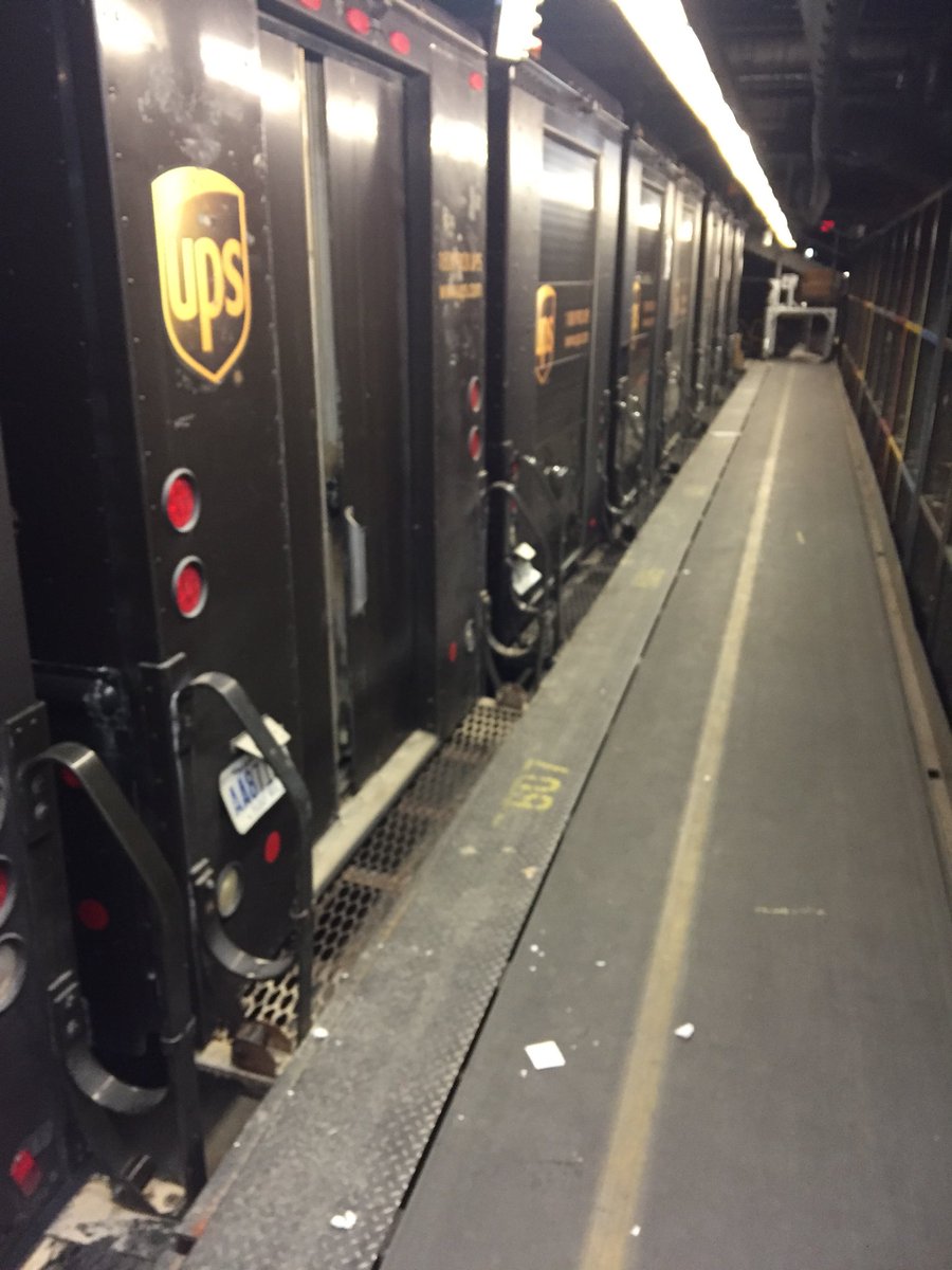 cmiles417's tweet photo. 🚪⬇️💪 short staff...... no problem for all lines in Omaha. Great job Omaha building!!!! Way to respond.
These doors down look lonely without drivers 😆 https://t.co/zjxqCStrzm