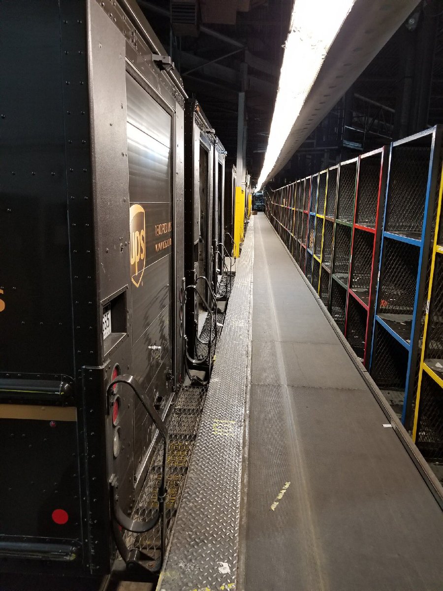 cmiles417's tweet photo. 🚪⬇️💪 short staff...... no problem for all lines in Omaha. Great job Omaha building!!!! Way to respond.
These doors down look lonely without drivers 😆 https://t.co/zjxqCStrzm