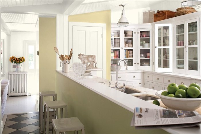 GNHLumber's tweet image. Why not freshen up the #kitchen with a gorgeous coat of #paint this holiday weekend? #BenMoore #interiorpaint is on sale through the end of February! And here are 5 #kitchendesign #colortrends that are sure to make a big impact: hubs.ly/H0b0SG10