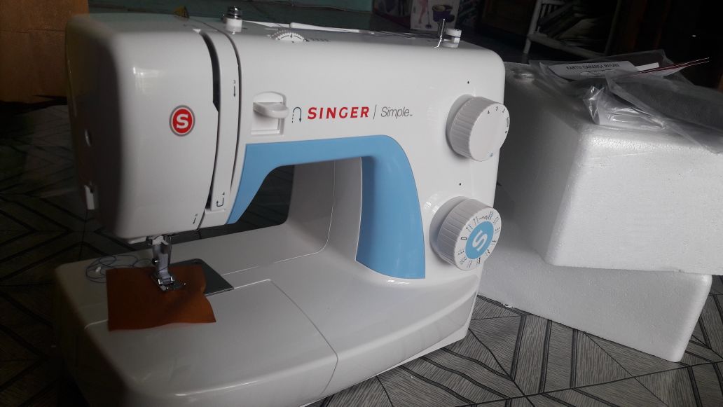 hasbymr's tweet photo. [Dijual] 

Mesin Jahit Singer Simple 3221.
Belum pernah dipakai sama sekali. 
Mulus 100%.
Masih dibungkus rapih. 
Komponen pendukung, lengkap 100%

Minat? Hub 085624180720

#Singer #Jual #MesinJahit #Bandung #Cicalengka #Ridwankamil #Persibday #Usaha https://t.co/fiAyOfImBS