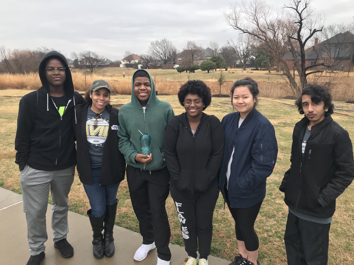 CreekviewAVID's tweet photo. Shout-out to @MsCainCHS and her AVID Juniors braving this morning’s weather conditions to plant trees for the city! #thisisAVID #AVIDServes @AVIDTexas @AVID4College https://t.co/apkTHSKf3S