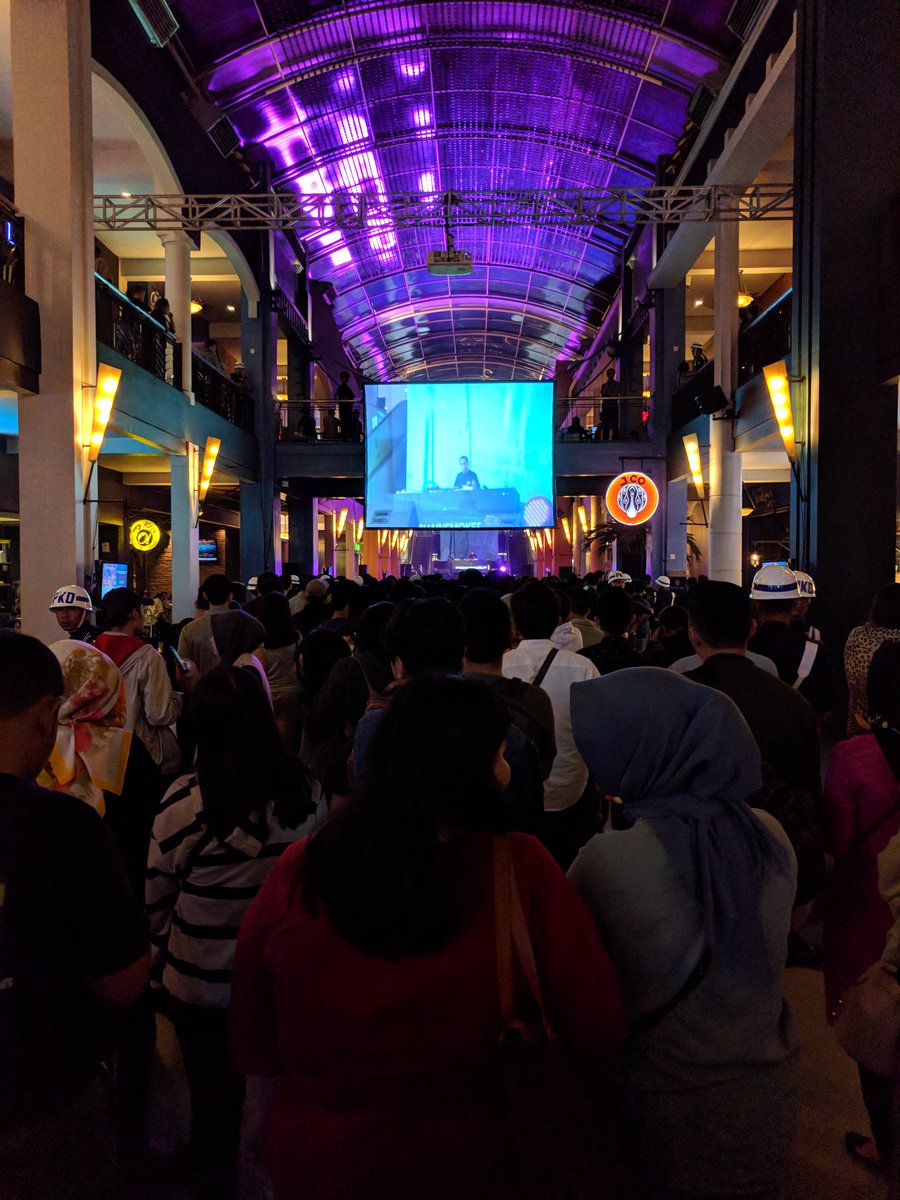 TOWNSQUARE LIVE, featuring opening acts of THE CHAINSMOKERS LIVE IN CONCERT : Dipha Barus, Weird Genius, Alffy Rev.

Dapatkan Valentine’s Spesial 20% Off untuk pembelian minimum 2 tiket GA Festival di thechainsmokersjkt.loket.com atau di Citos.
 
#thechainsmokersjkt