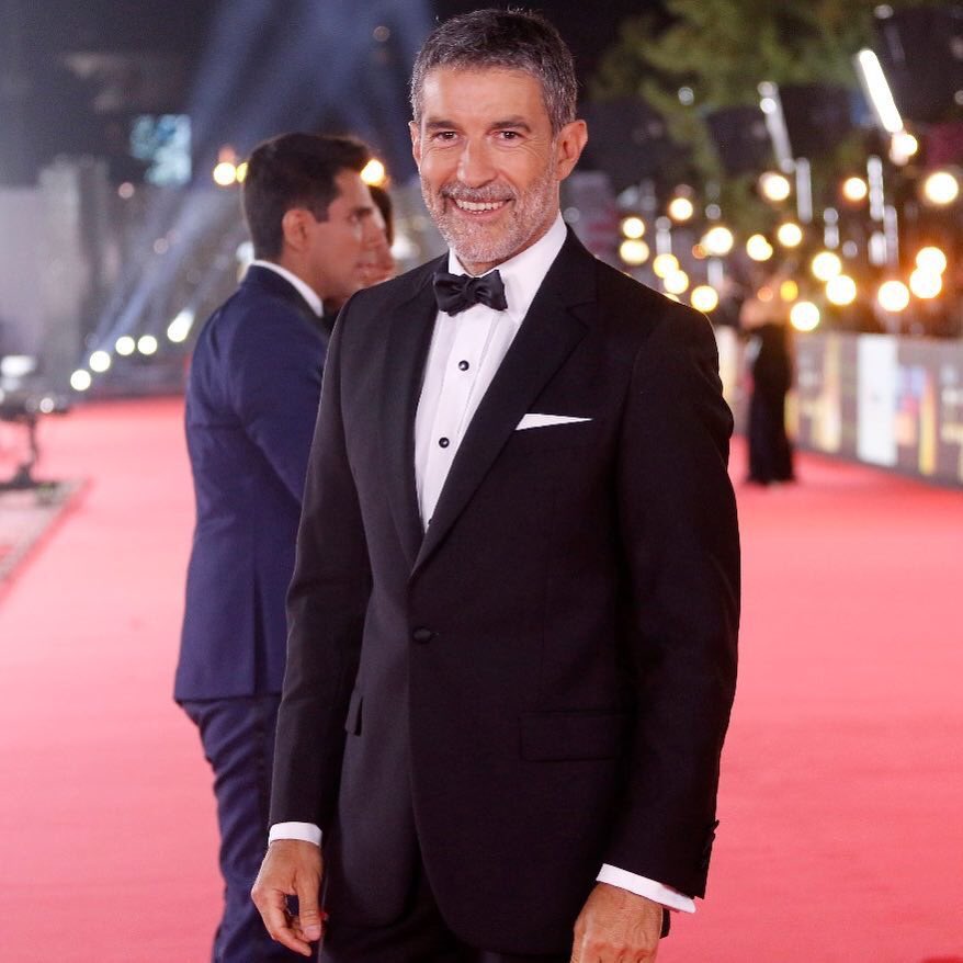 brooksbrosCL's tweet photo. @ramirez_polo se lució ayer en la #galaviña2018 junto a su traje #BrooksBrothers ✨👌🏼 https://t.co/5bM9Xr5FRb