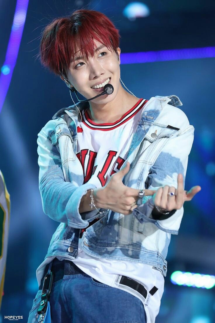 Jeni___Sales's tweet photo. Esse amor que sinto por você nada explica,eu amo seu sorriso,seu jeito tudo em você eu amo meu raio de sol.Parabéns meu amor que veiam muitos anos de vida e sucesso❤

#GoldenHobiDay #HoseokDay #HappyJHOPEday #HappyHobiDay 25ANOS https://t.co/M5U8X2Df2u